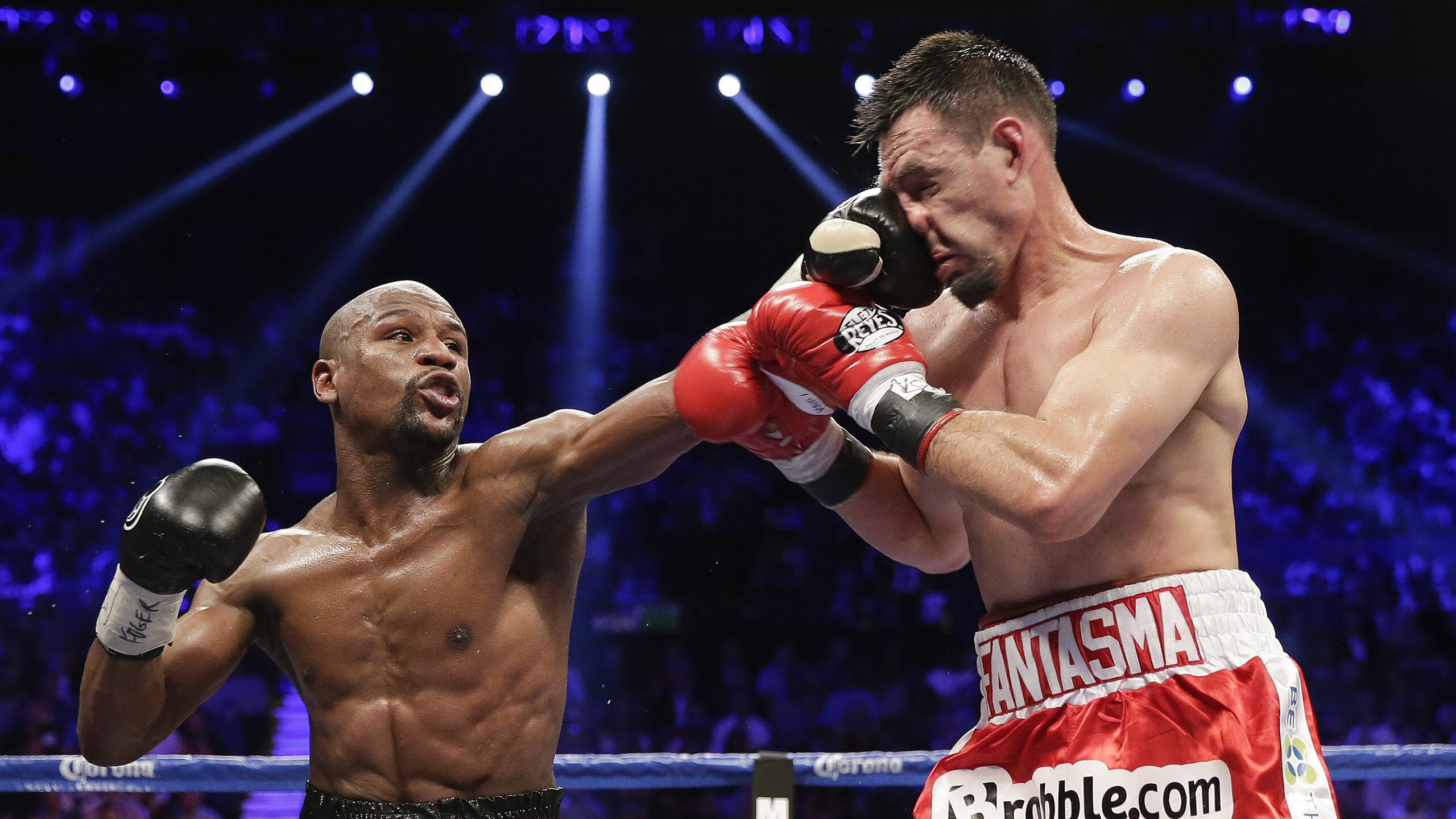 奥斯马尔·奥尔韦拉跳板动作精准无误，奥马尔·奥尔蒂斯